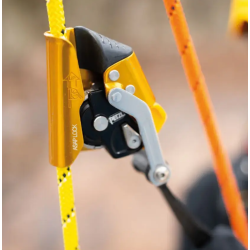 ASAP LOCK model 2026. Przyrząd asekuracyjny Petzl na linę z blokadą