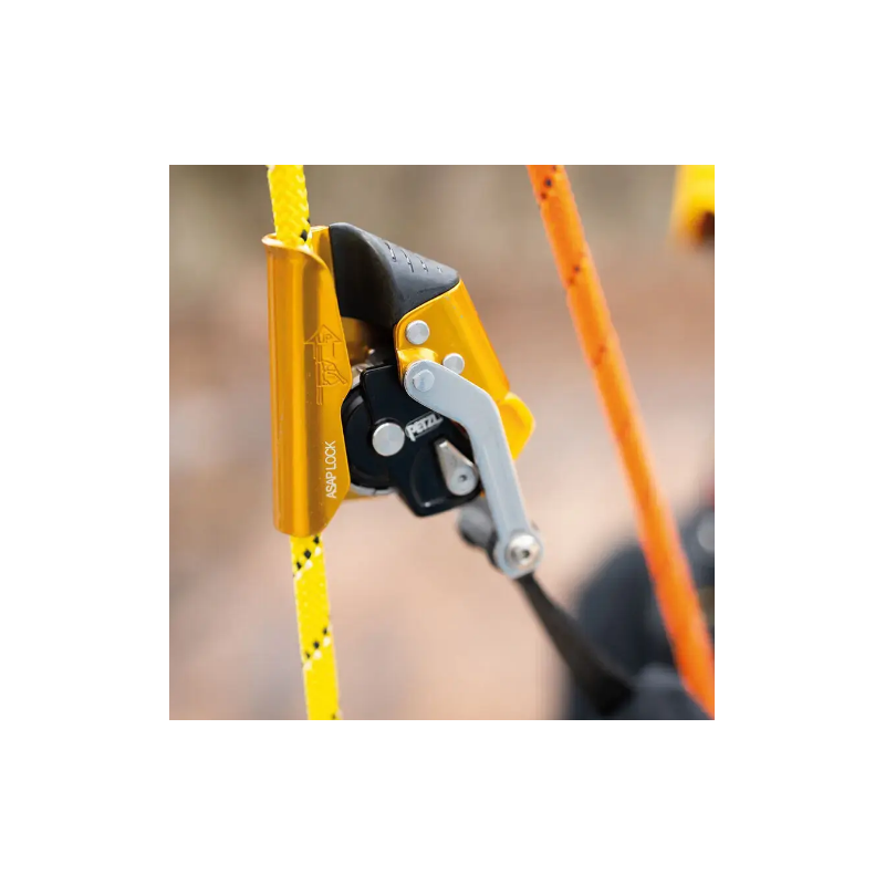 ASAP LOCK model 2026. Przyrząd asekuracyjny Petzl na linę z blokadą